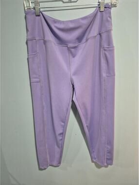Starting Point Performance Capri Leggings in Lavender - Size Large